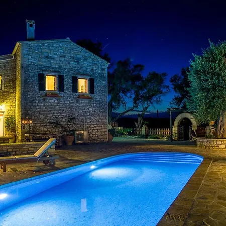 Lenio Paxos Villa