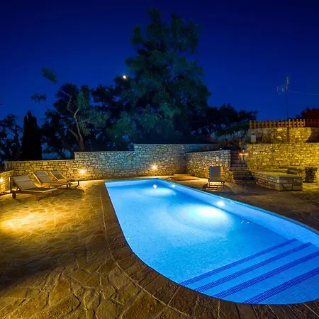 Lenio Paxos Villa *