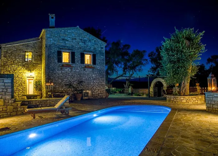 Lenio Paxos Villa